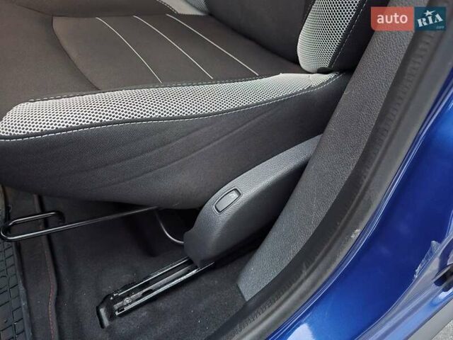 Синий Рено Сандеро, объемом двигателя 0.9 л и пробегом 17 тыс. км за 10300 $, фото 19 на Automoto.ua