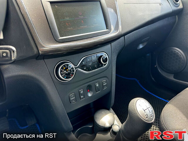 Синий Рено Сандеро, объемом двигателя 1.5 л и пробегом 92 тыс. км за 11800 $, фото 9 на Automoto.ua