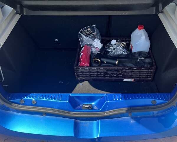 Синий Рено Сандеро, объемом двигателя 0.9 л и пробегом 104 тыс. км за 11111 $, фото 12 на Automoto.ua