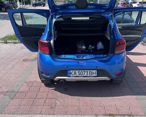 Синий Рено Сандеро, объемом двигателя 0.9 л и пробегом 104 тыс. км за 11111 $, фото 13 на Automoto.ua