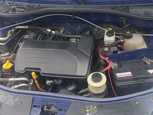 Синий Рено Сандеро, объемом двигателя 1.1 л и пробегом 200 тыс. км за 3500 $, фото 6 на Automoto.ua