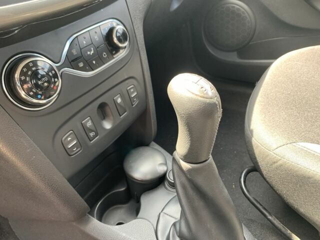 Синий Рено Сандеро, объемом двигателя 1.5 л и пробегом 170 тыс. км за 8000 $, фото 12 на Automoto.ua