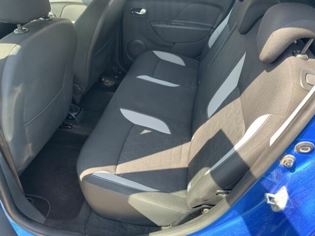 Синий Рено Сандеро, объемом двигателя 1.5 л и пробегом 170 тыс. км за 8000 $, фото 5 на Automoto.ua