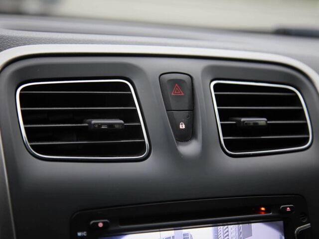 Синий Рено Сандеро, объемом двигателя 1.5 л и пробегом 92 тыс. км за 9800 $, фото 14 на Automoto.ua