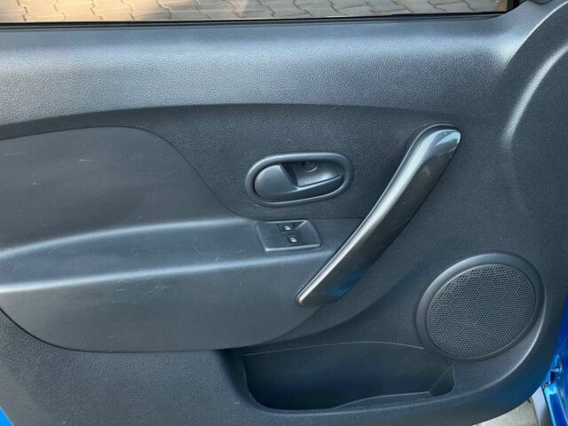 Рено Сандеро 2017 в Кривом Роге на Automoto.ua Синий Рено Сандеро, объемом двигателя 0.9 л и пробегом 81 тыс. км за 9500 $, фото 8 на Automoto.ua