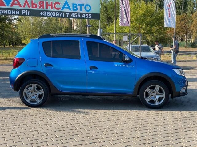 Рено Сандеро 2017 в Кривом Роге на Automoto.ua Синий Рено Сандеро, объемом двигателя 0.9 л и пробегом 81 тыс. км за 9500 $, фото 7 на Automoto.ua