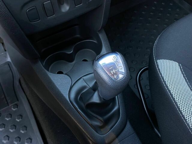 Рено Сандеро 2017 в Кривом Роге на Automoto.ua Синий Рено Сандеро, объемом двигателя 0.9 л и пробегом 81 тыс. км за 9500 $, фото 14 на Automoto.ua