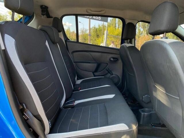 Рено Сандеро 2017 в Кривом Роге на Automoto.ua Синий Рено Сандеро, объемом двигателя 0.9 л и пробегом 81 тыс. км за 9500 $, фото 17 на Automoto.ua