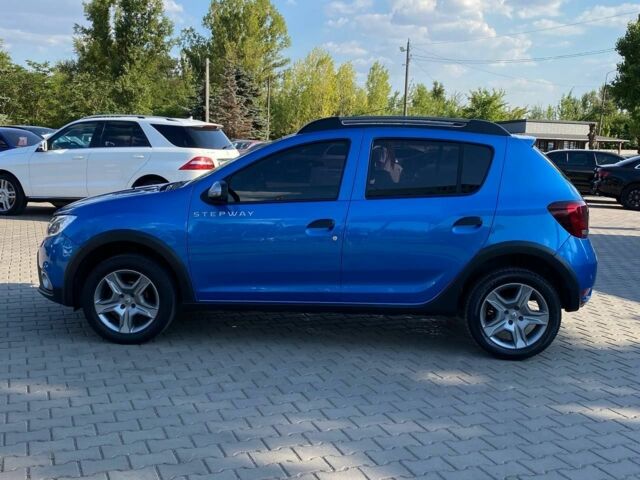 Рено Сандеро 2017 в Кривом Роге на Automoto.ua Синий Рено Сандеро, объемом двигателя 0.9 л и пробегом 81 тыс. км за 9500 $, фото 3 на Automoto.ua