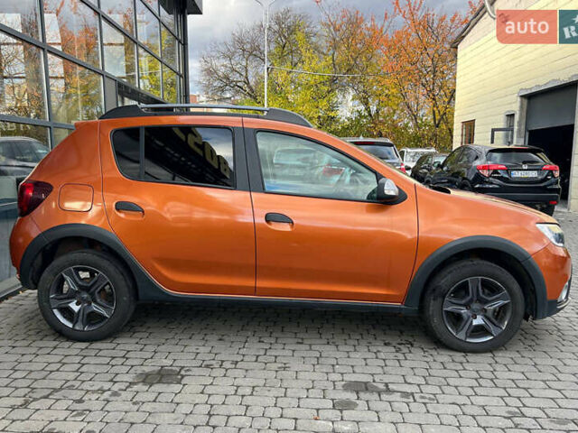 Рено Сандеро 2017 в Ивано-Франковске на Automoto.ua Оранжевый Рено Сандеро, объемом двигателя 0.9 л и пробегом 61 тыс. км за 8500 $, фото 7 на Automoto.ua