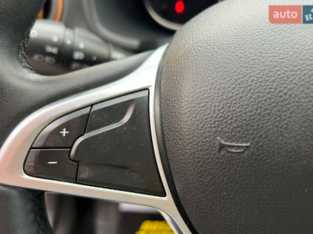 Рено Сандеро 2017 в Ивано-Франковске на Automoto.ua Оранжевый Рено Сандеро, объемом двигателя 0.9 л и пробегом 61 тыс. км за 8500 $, фото 10 на Automoto.ua