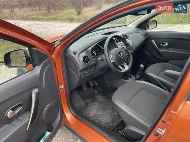 Оранжевый Рено Сандеро, объемом двигателя 1.46 л и пробегом 84 тыс. км за 11500 $, фото 3 на Automoto.ua