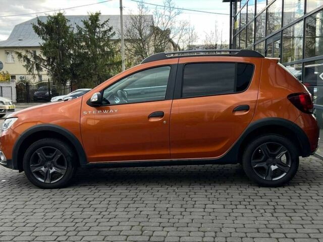 Оранжевый Рено Сандеро, объемом двигателя 0.9 л и пробегом 61 тыс. км за 8500 $, фото 3 на Automoto.ua