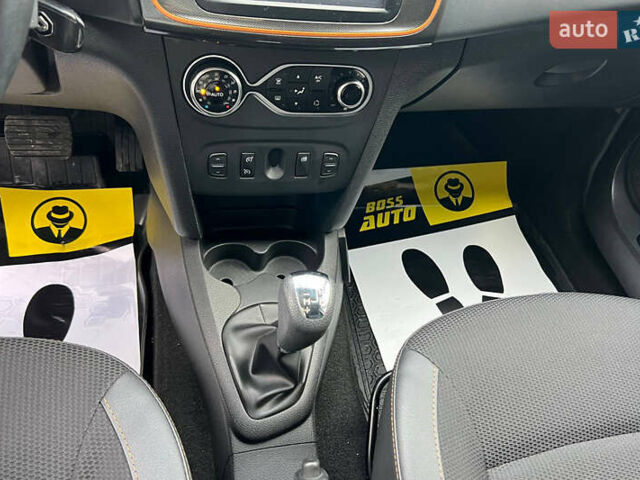 Рено Сандеро 2017 в Ивано-Франковске на Automoto.ua Оранжевый Рено Сандеро, объемом двигателя 0.9 л и пробегом 61 тыс. км за 8500 $, фото 13 на Automoto.ua