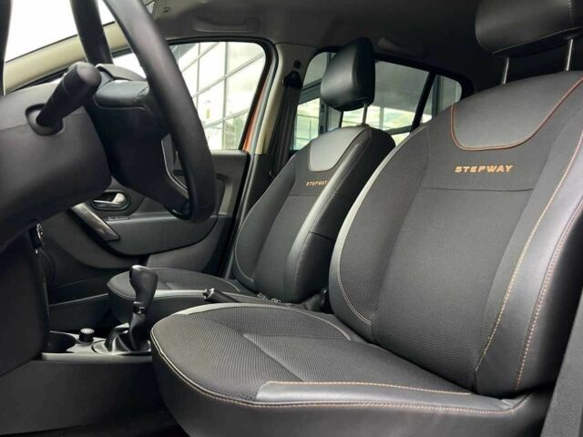 Оранжевый Рено Сандеро, объемом двигателя 0.9 л и пробегом 61 тыс. км за 8500 $, фото 8 на Automoto.ua