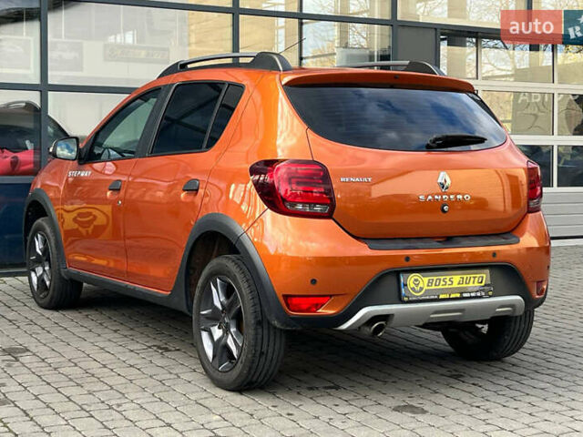 Рено Сандеро 2017 в Ивано-Франковске на Automoto.ua Оранжевый Рено Сандеро, объемом двигателя 0.9 л и пробегом 61 тыс. км за 8500 $, фото 4 на Automoto.ua