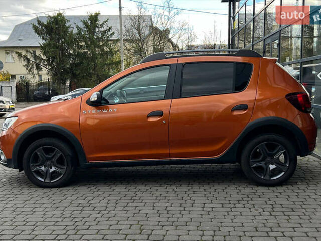 Рено Сандеро 2017 в Ивано-Франковске на Automoto.ua Оранжевый Рено Сандеро, объемом двигателя 0.9 л и пробегом 61 тыс. км за 8500 $, фото 3 на Automoto.ua