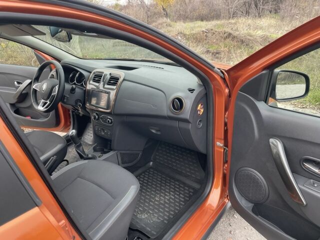 Оранжевый Рено Сандеро, объемом двигателя 1.5 л и пробегом 84 тыс. км за 11500 $, фото 4 на Automoto.ua