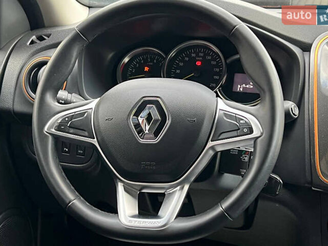 Рено Сандеро 2017 в Ивано-Франковске на Automoto.ua Оранжевый Рено Сандеро, объемом двигателя 0.9 л и пробегом 61 тыс. км за 8500 $, фото 16 на Automoto.ua