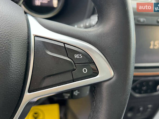 Рено Сандеро 2017 в Ивано-Франковске на Automoto.ua Оранжевый Рено Сандеро, объемом двигателя 0.9 л и пробегом 61 тыс. км за 8500 $, фото 11 на Automoto.ua