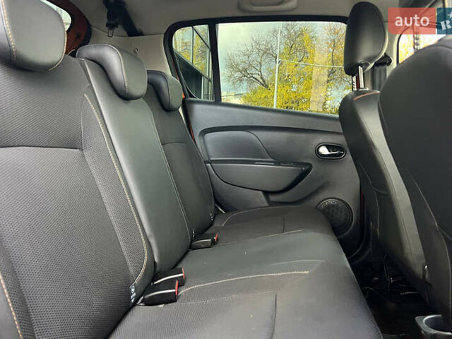 Рено Сандеро 2017 в Ивано-Франковске на Automoto.ua Оранжевый Рено Сандеро, объемом двигателя 0.9 л и пробегом 61 тыс. км за 8500 $, фото 19 на Automoto.ua