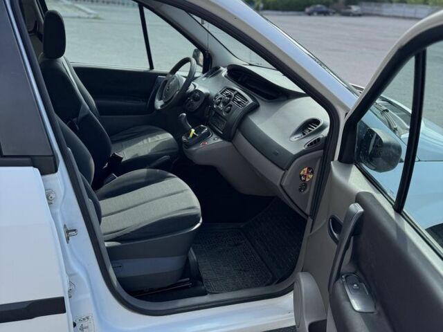 Білий Рено Сценік II, об'ємом двигуна 1.5 л та пробігом 295 тис. км за 4450 $, фото 11 на Automoto.ua