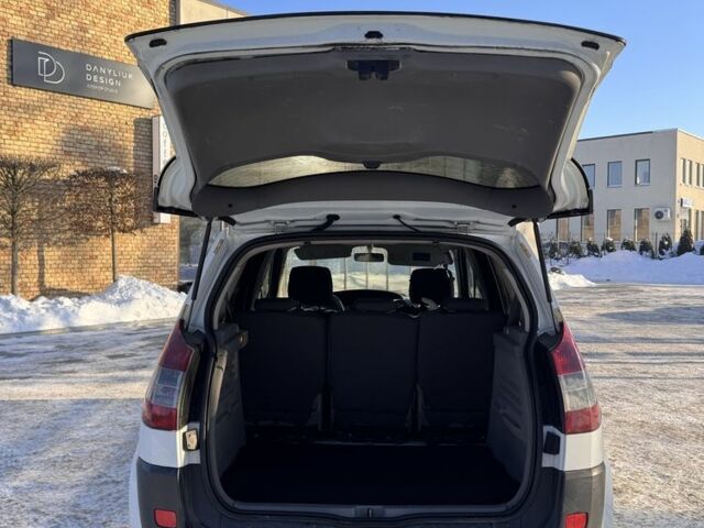 Білий Рено Сценік II, об'ємом двигуна 1.9 л та пробігом 250 тис. км за 3750 $, фото 21 на Automoto.ua