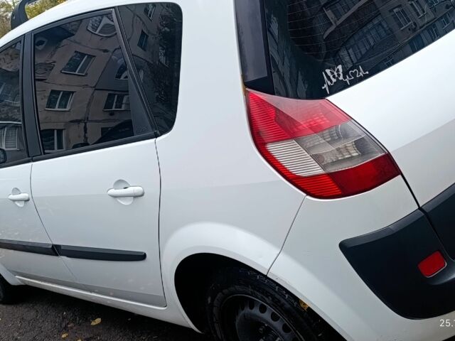 Белый Рено Сценик II, объемом двигателя 1.5 л и пробегом 3 тыс. км за 4800 $, фото 5 на Automoto.ua