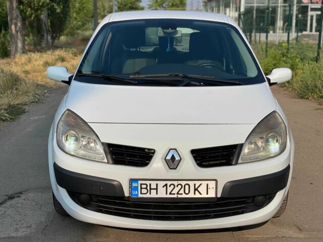 Белый Рено Сценик II, объемом двигателя 1.5 л и пробегом 290 тыс. км за 4800 $, фото 1 на Automoto.ua