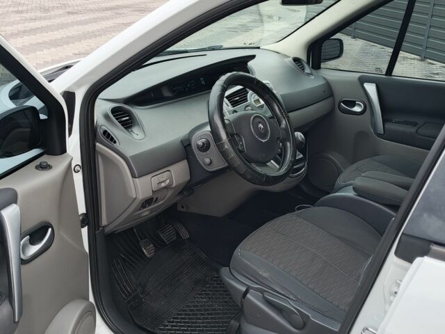 Білий Рено Сценік II, об'ємом двигуна 1.9 л та пробігом 300 тис. км за 5500 $, фото 5 на Automoto.ua