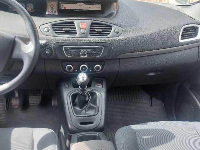 Белый Рено Сценик II, объемом двигателя 1.6 л и пробегом 185 тыс. км за 7350 $, фото 3 на Automoto.ua