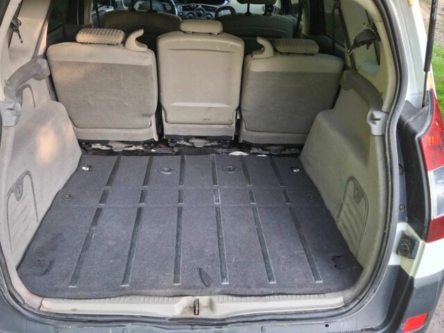 Белый Рено Сценик II, объемом двигателя 1.5 л и пробегом 158 тыс. км за 3900 $, фото 8 на Automoto.ua