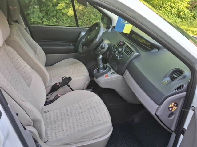 Белый Рено Сценик II, объемом двигателя 1.5 л и пробегом 158 тыс. км за 3900 $, фото 5 на Automoto.ua