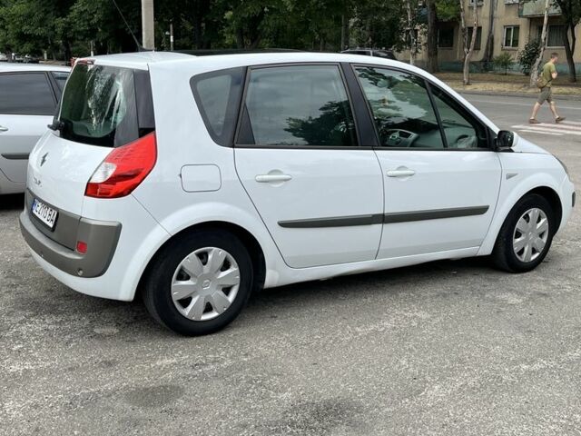 Белый Рено Сценик II, объемом двигателя 1.6 л и пробегом 219 тыс. км за 5500 $, фото 2 на Automoto.ua
