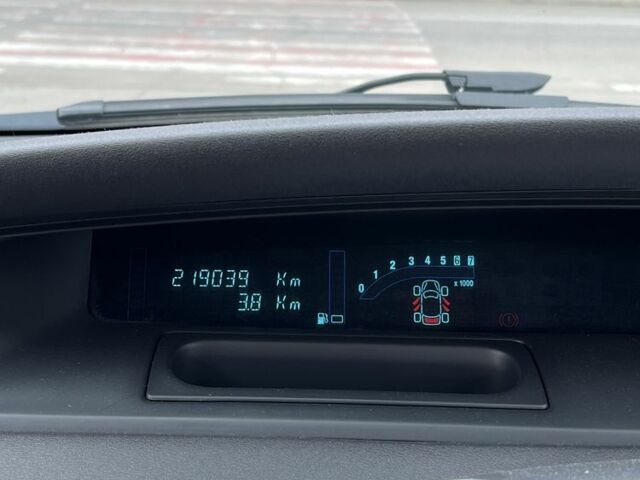 Белый Рено Сценик II, объемом двигателя 1.6 л и пробегом 219 тыс. км за 5500 $, фото 16 на Automoto.ua