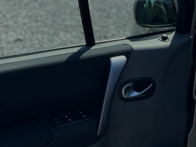 Бежевый Рено Сценик II, объемом двигателя 2 л и пробегом 210 тыс. км за 5100 $, фото 6 на Automoto.ua