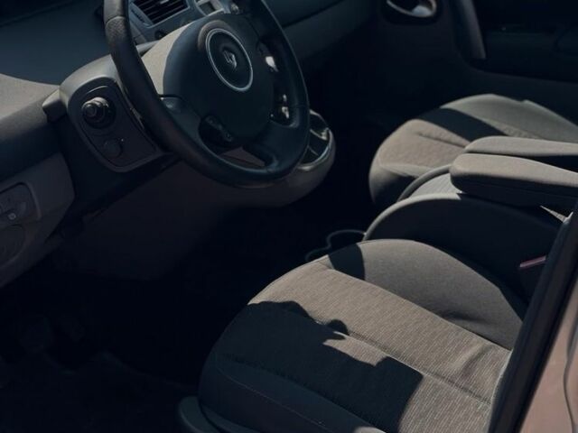 Бежевый Рено Сценик II, объемом двигателя 2 л и пробегом 210 тыс. км за 5100 $, фото 8 на Automoto.ua