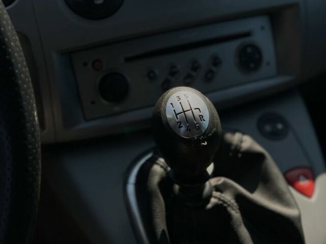 Бежевый Рено Сценик II, объемом двигателя 2 л и пробегом 210 тыс. км за 5100 $, фото 11 на Automoto.ua