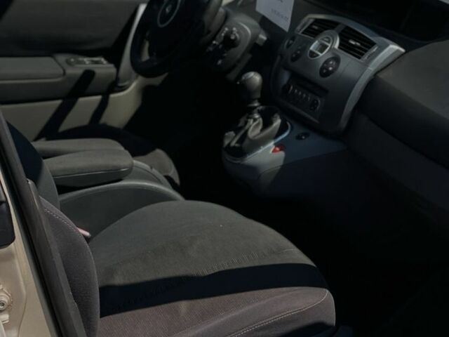 Бежевый Рено Сценик II, объемом двигателя 2 л и пробегом 210 тыс. км за 5100 $, фото 13 на Automoto.ua