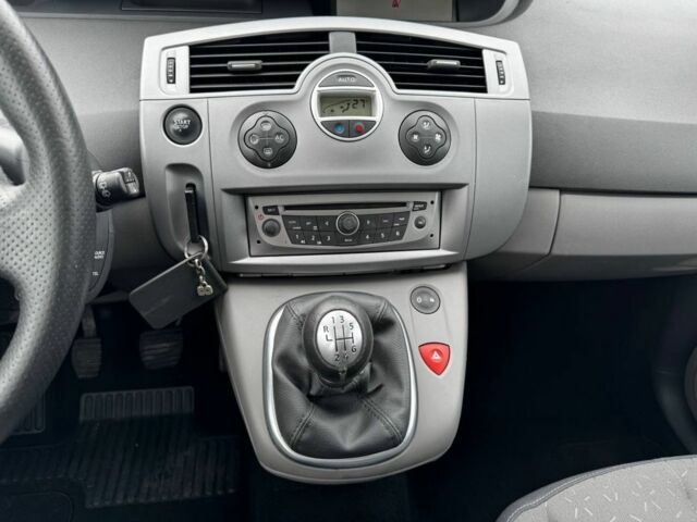 Бежевый Рено Сценик II, объемом двигателя 1.6 л и пробегом 197 тыс. км за 5699 $, фото 10 на Automoto.ua