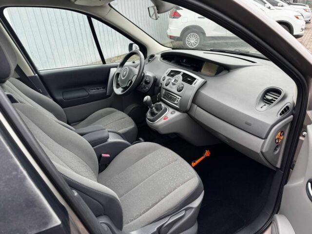 Бежевый Рено Сценик II, объемом двигателя 1.6 л и пробегом 197 тыс. км за 5699 $, фото 12 на Automoto.ua