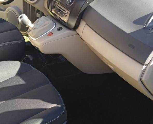 Бежевый Рено Сценик II, объемом двигателя 1.9 л и пробегом 150 тыс. км за 5400 $, фото 2 на Automoto.ua