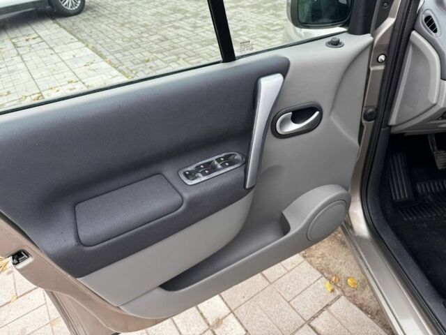 Бежевый Рено Сценик II, объемом двигателя 1.6 л и пробегом 197 тыс. км за 5699 $, фото 8 на Automoto.ua