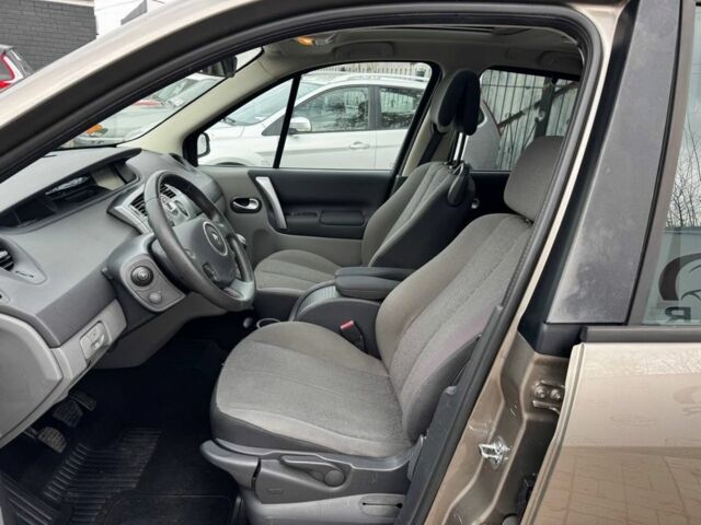 Бежевый Рено Сценик II, объемом двигателя 1.6 л и пробегом 197 тыс. км за 5699 $, фото 6 на Automoto.ua