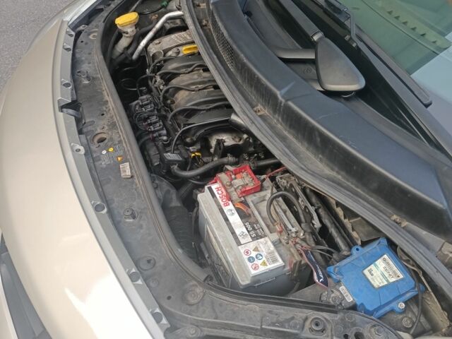 Бежевый Рено Сценик II, объемом двигателя 2 л и пробегом 255 тыс. км за 5000 $, фото 7 на Automoto.ua