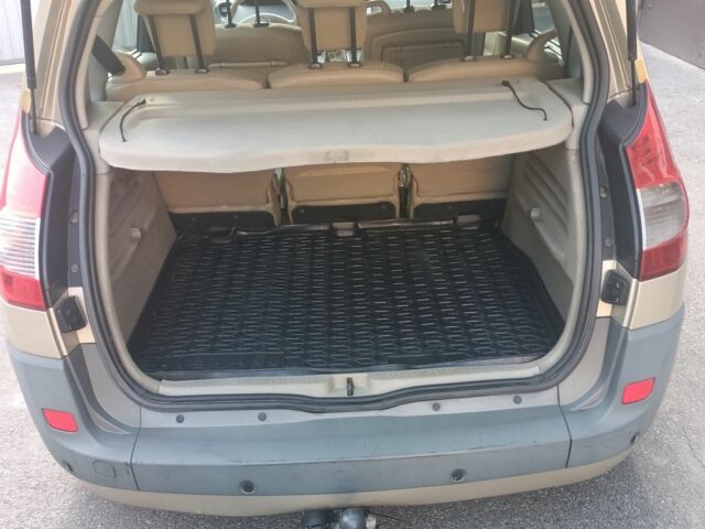 Бежевый Рено Сценик II, объемом двигателя 2 л и пробегом 255 тыс. км за 5200 $, фото 4 на Automoto.ua