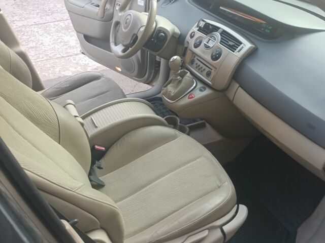 Бежевый Рено Сценик II, объемом двигателя 2 л и пробегом 255 тыс. км за 5000 $, фото 9 на Automoto.ua