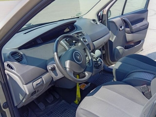 Бежевый Рено Сценик II, объемом двигателя 1.6 л и пробегом 280 тыс. км за 4600 $, фото 4 на Automoto.ua