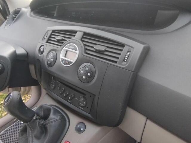 Бежевый Рено Сценик II, объемом двигателя 1.6 л и пробегом 247 тыс. км за 4400 $, фото 13 на Automoto.ua