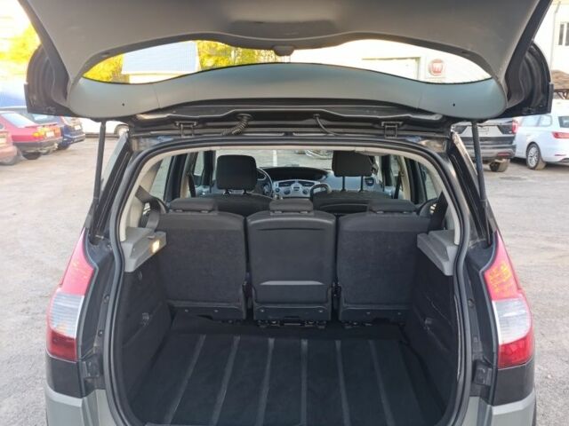 Черный Рено Сценик II, объемом двигателя 1.5 л и пробегом 269 тыс. км за 4999 $, фото 8 на Automoto.ua